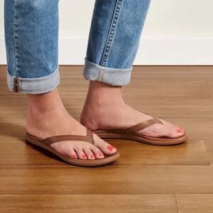 OluKai Women’s Leather Beach Sandals size 10